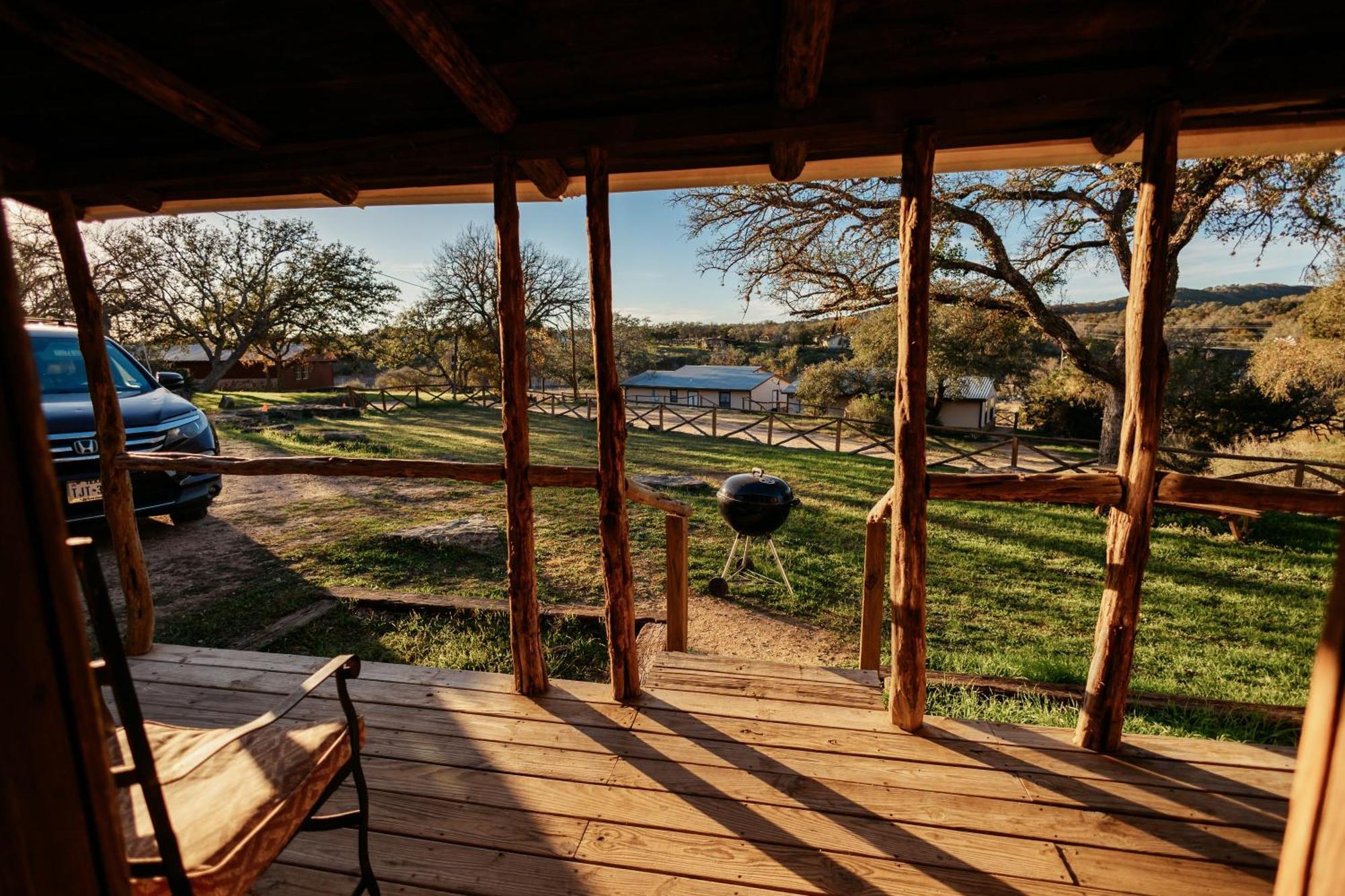 Thunderbird Lodge Burnet Екстериор снимка