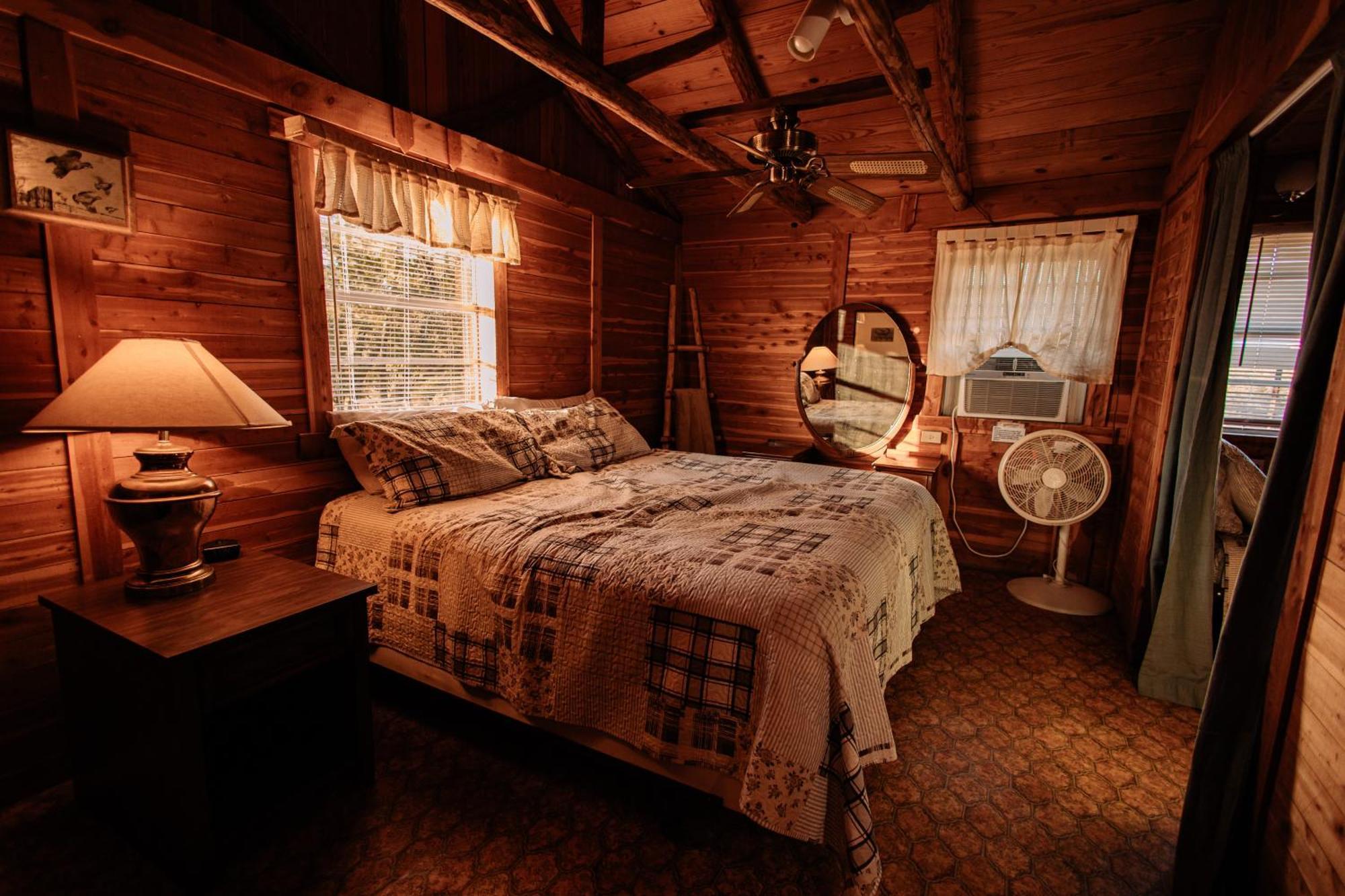 Thunderbird Lodge Burnet Екстериор снимка